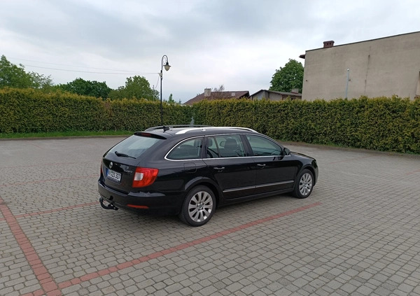Skoda Superb cena 36900 przebieg: 199700, rok produkcji 2011 z Choszczno małe 154